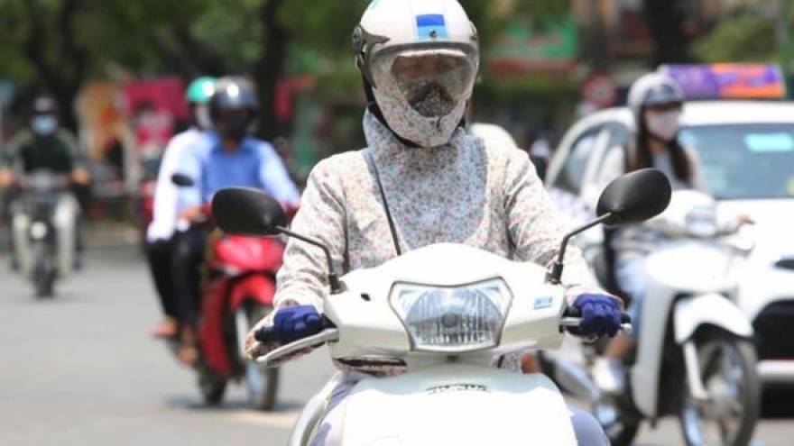 First heat wave to bake northern, central Vietnam next week